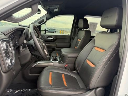 Used 2023 GMC Sierra 2500 AT4 image 9
