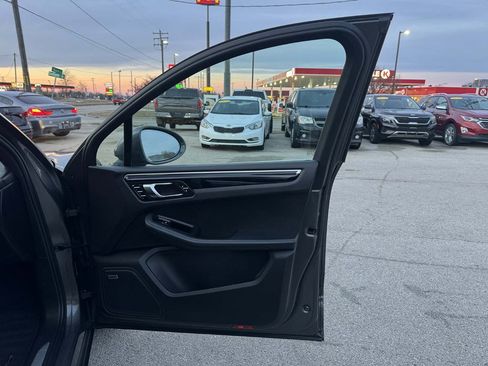 Used 2016 Porsche Macan S image 29