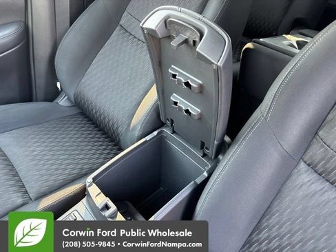 Used 2018 Nissan Rogue SV AWD/4WD image 23