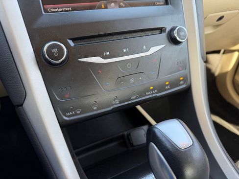 Used 2014 Ford Fusion SE w/ Equipment Group 202A image 21