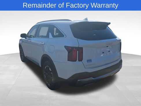 Used 2025 Kia Sorento S AWD/4WD image 4