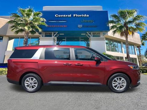 Used 2024 Kia Carnival LX FWD image 4