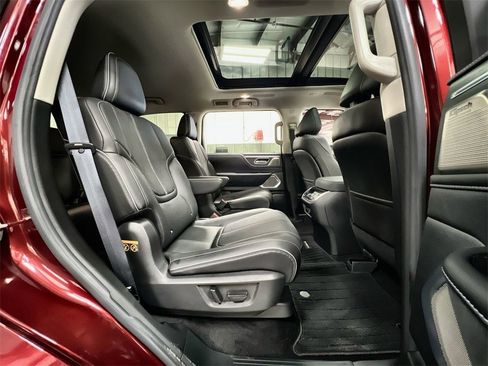 Used 2025 INFINITI QX80 Sensory image 24