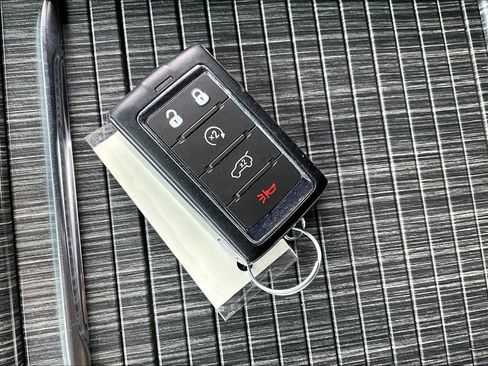 Used 2024 Jeep Wagoneer Series II w/ Flexible Seating Group RWD image 11