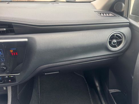 Used 2018 Toyota Corolla LE FWD image 21