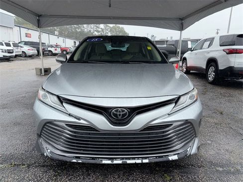 Used 2018 Toyota Camry XLE image 3