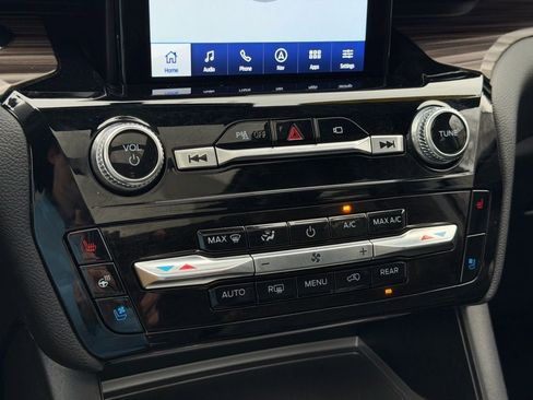 Certified 2022 Ford Explorer Limited w/ Limited Technology Package image 38