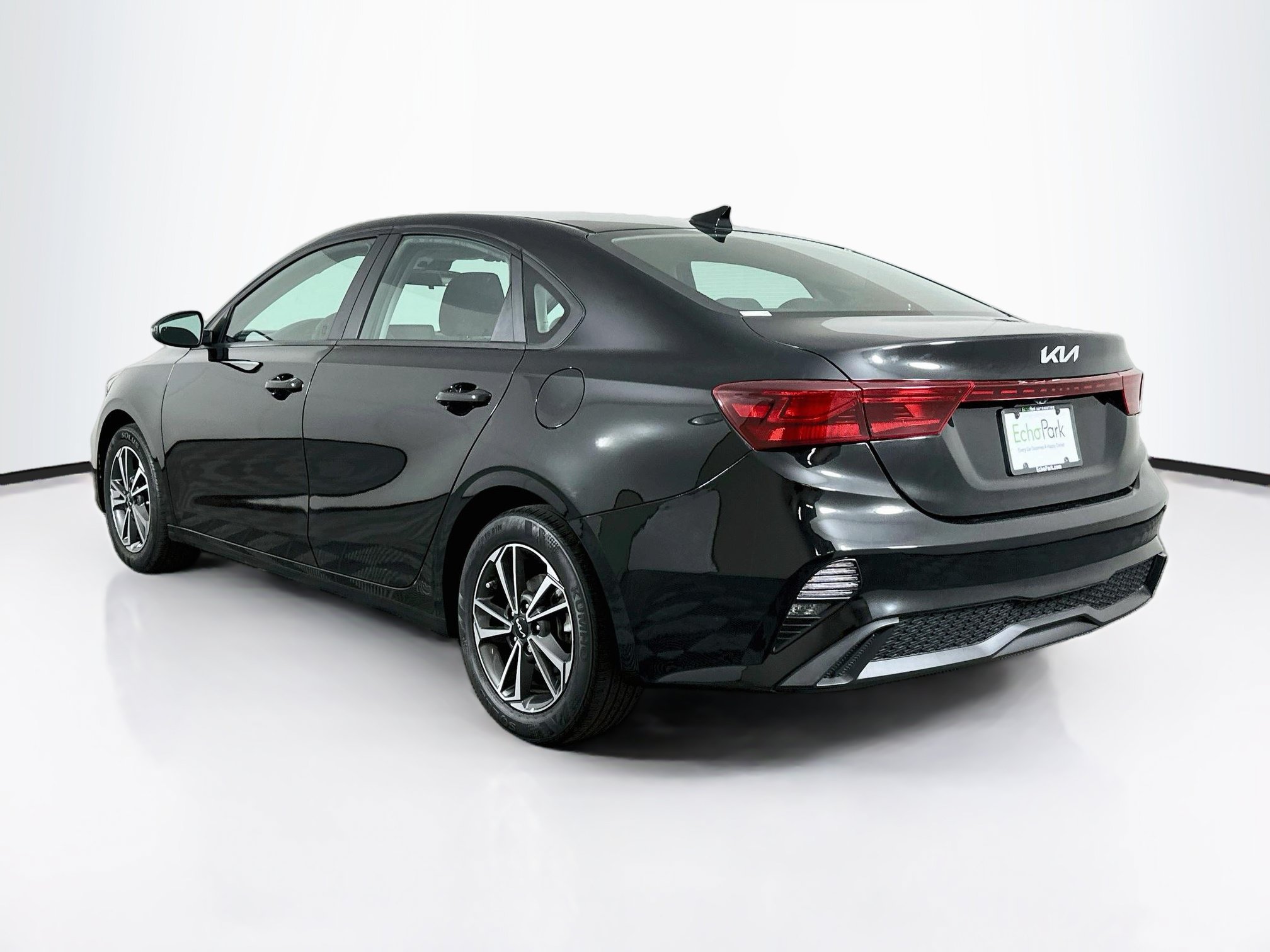 Used 2023 Kia Forte LXS w/ LXS Technology Package FWD image 5