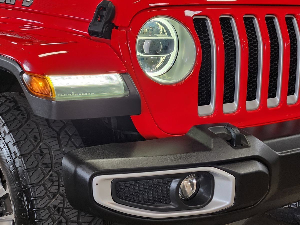Used 2018 Jeep Wrangler Unlimited Sahara w/ Cold Weather Group AWD/4WD image 13