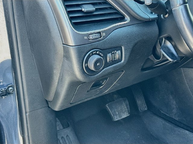 Used 2019 Jeep Cherokee Latitude Plus w/ Trailer Tow Group AWD/4WD image 10