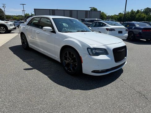 Used 2023 Chrysler 300 S RWD image 9