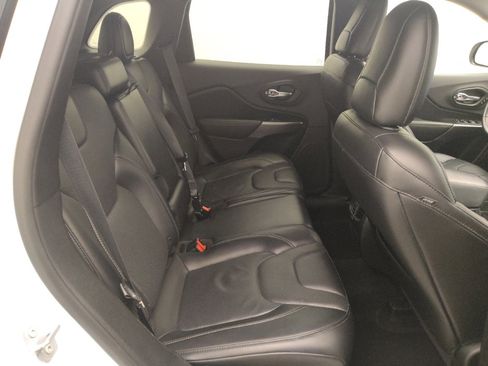 Used 2019 Jeep Cherokee Limited FWD image 19