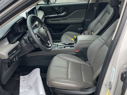 Used 2023 Lincoln Corsair AWD w/ Equipment Group 101A image 11