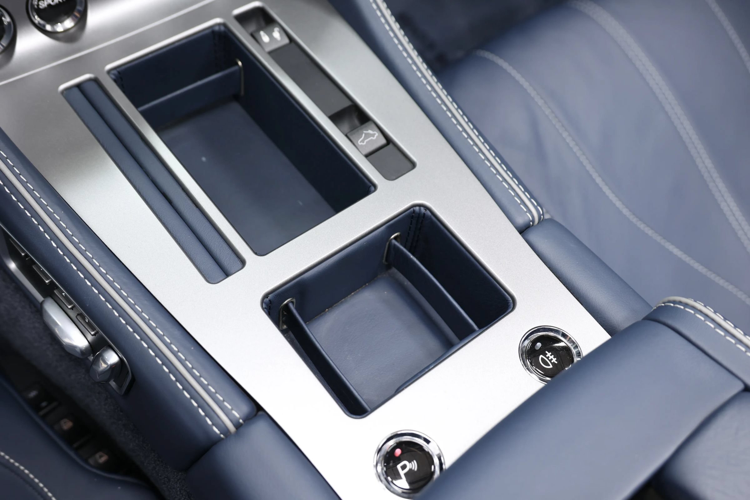 Used 2012 Aston Martin Virage Volante RWD image 43
