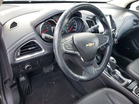 Used 2017 Chevrolet Cruze Premier image 13