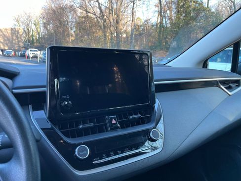 Used 2025 Toyota Corolla LE image 17