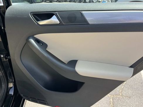 Used 2018 Volkswagen Jetta SE FWD image 25