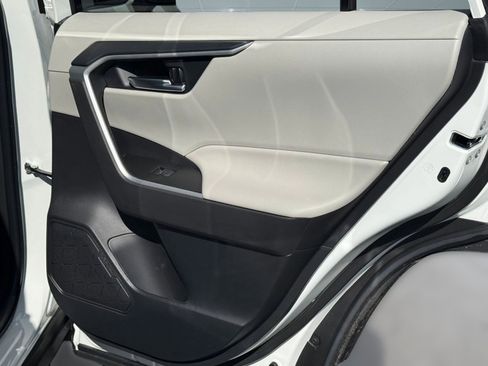 Certified 2025 Toyota RAV4 XLE Premium image 31