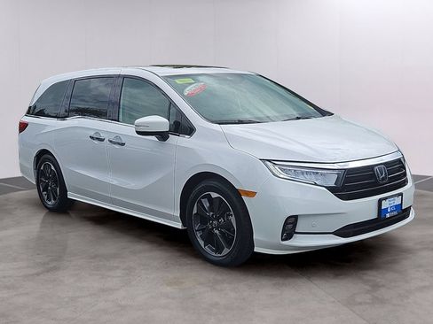 Certified 2024 Honda Odyssey Elite image 3