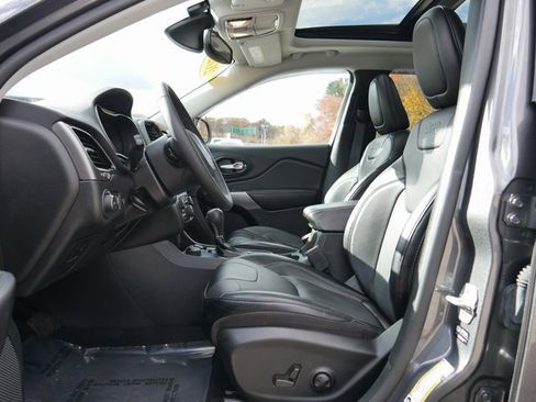 Used 2022 Jeep Cherokee Limited w/ Mopar Interior Package image 12