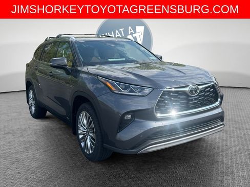 Used 2025 Toyota Highlander Platinum AWD/4WD image 1