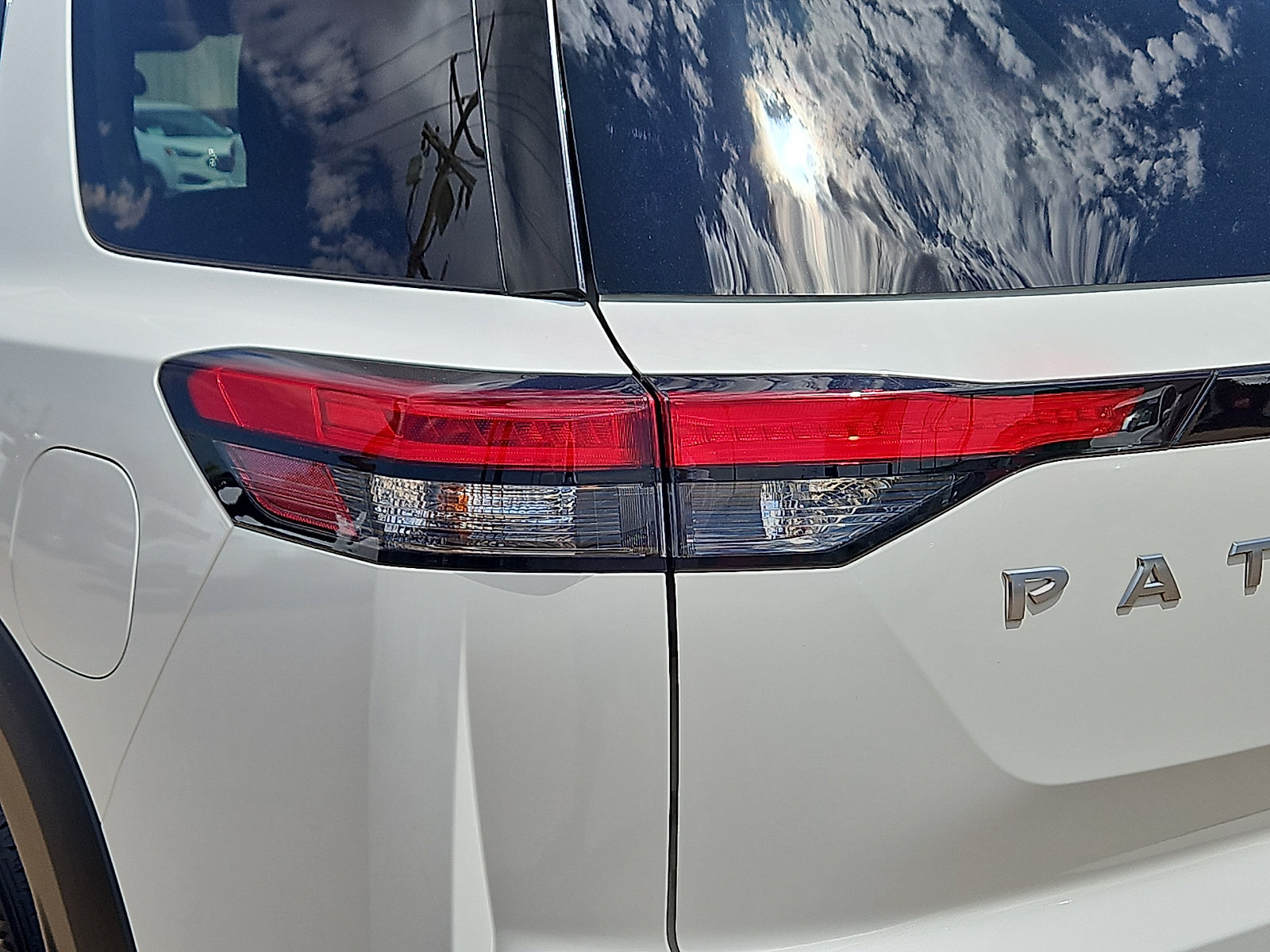 Used 2024 Nissan Pathfinder SV FWD image 6