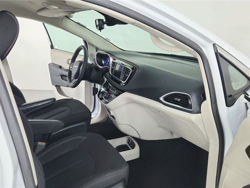 Used 2024 Chrysler Voyager LX FWD image 19