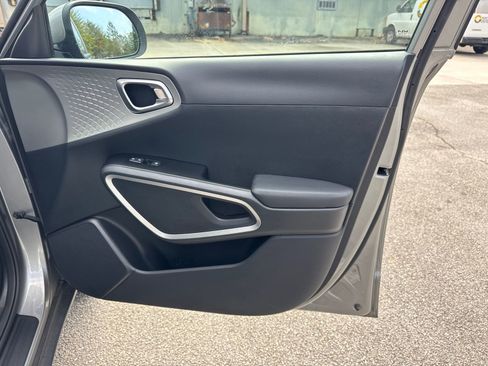 Used 2023 Kia Soul LX image 14