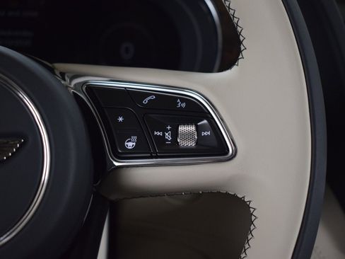 New 2025 Bentley Bentayga image 30