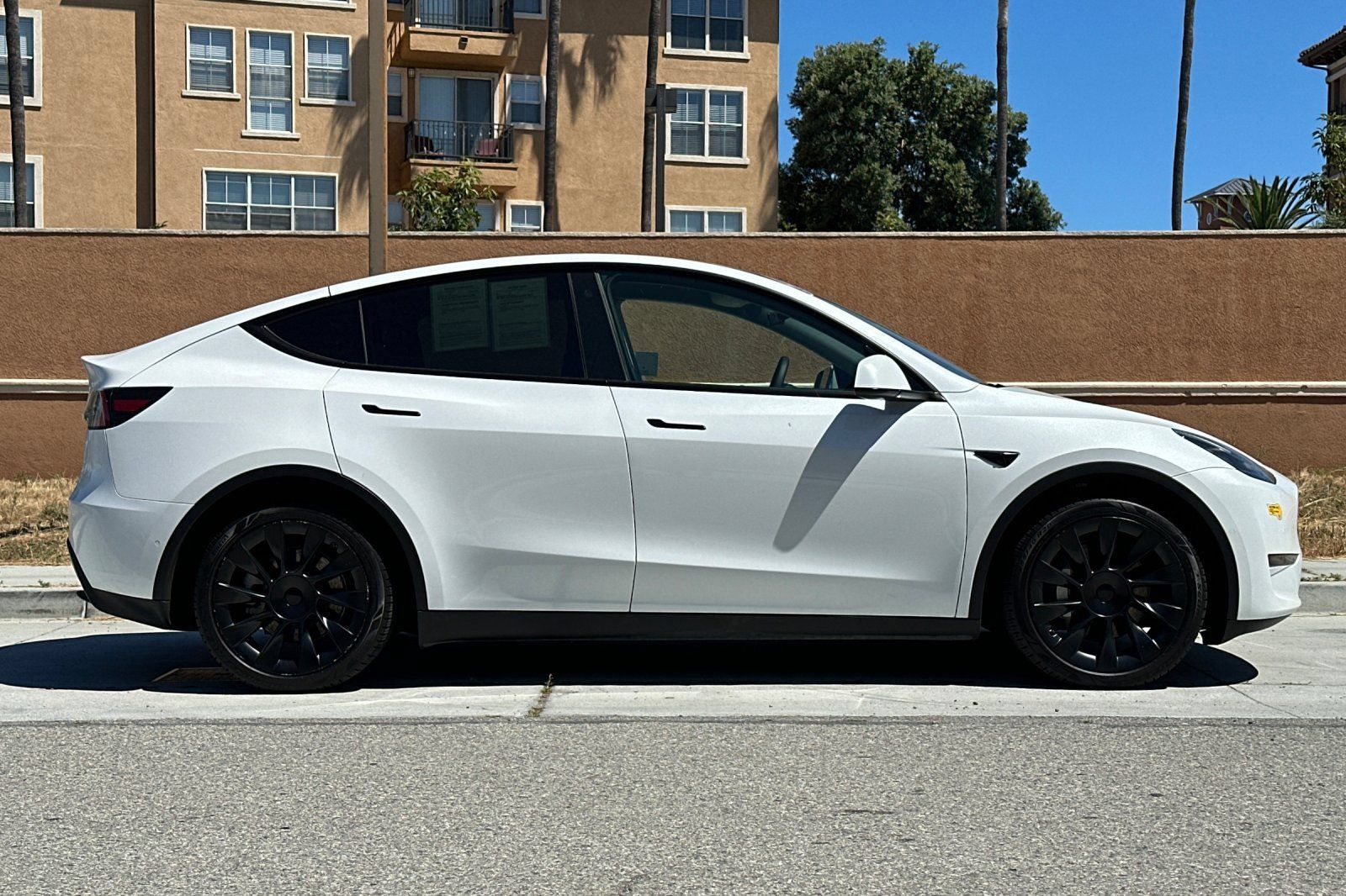 Used 2022 Tesla Model Y Long Range AWD/4WD image 3