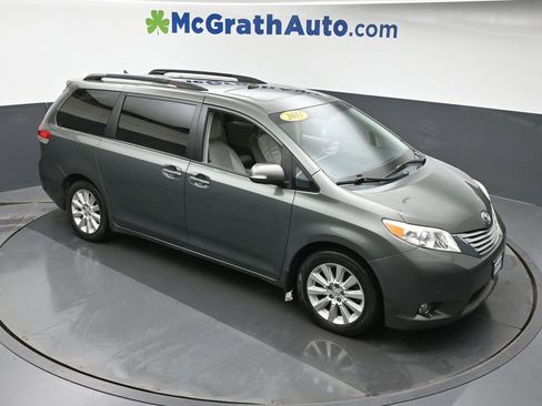 Used 2013 Toyota Sienna XLE image 3