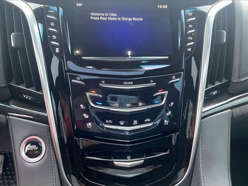 Used 2020 Cadillac Escalade Platinum image 32