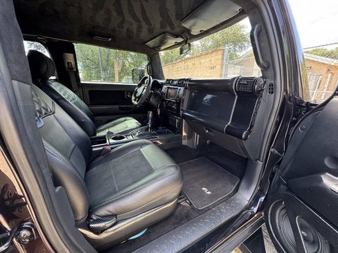 Used 2007 Toyota FJ Cruiser 2WD w/ Convenience Pkg image 63
