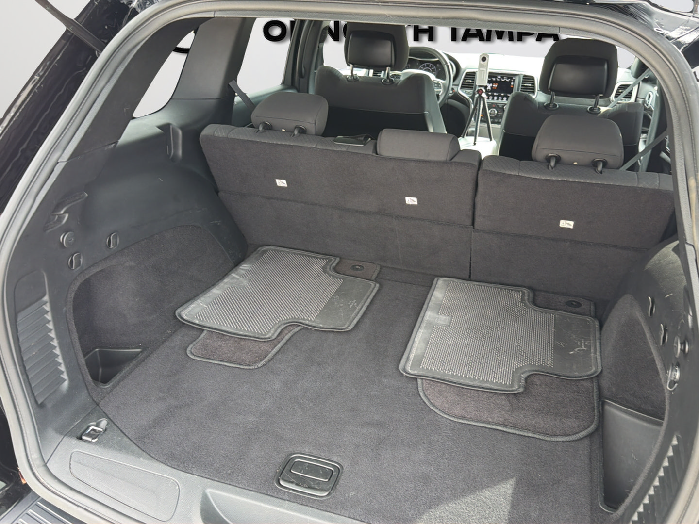 Used 2018 Jeep Grand Cherokee Laredo RWD image 35