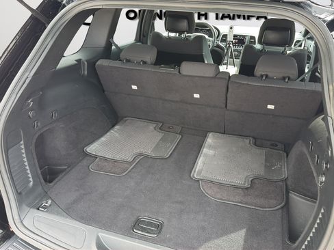 Used 2018 Jeep Grand Cherokee Laredo RWD image 35