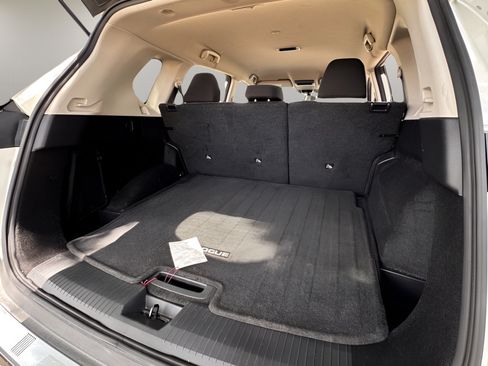 Used 2022 Nissan Rogue SV FWD image 21