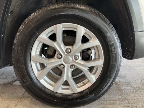 Used 2023 Jeep Grand Cherokee Limited image 9