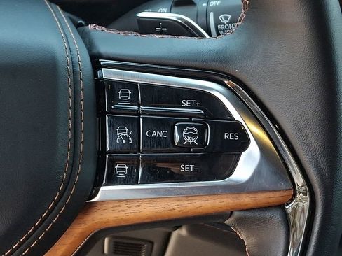 Used 2023 Jeep Grand Cherokee L Summit image 21