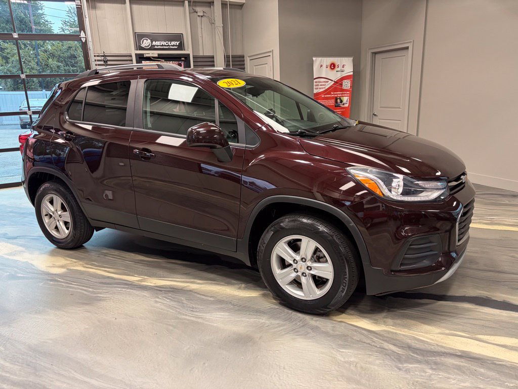 Used 2021 Chevrolet Trax LT w/ Premium Seat Package AWD/4WD image 25