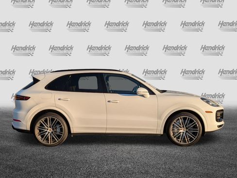 Used 2021 Porsche Cayenne Turbo image 10
