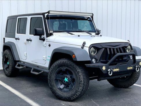 Used 2017 Jeep Wrangler Unlimited Sport w/ Connectivity Group AWD/4WD image 27