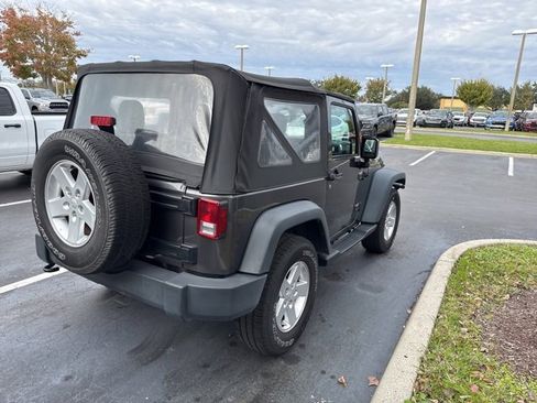 Used 2018 Jeep Wrangler Sport image 6