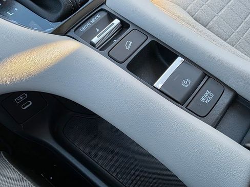 New 2026 Honda HR-V LX image 38