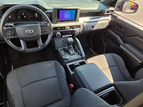 Certified 2025 Toyota Tacoma SR5 AWD/4WD image 9