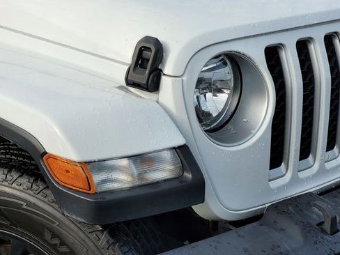 Used 2023 Jeep Gladiator Overland image 11