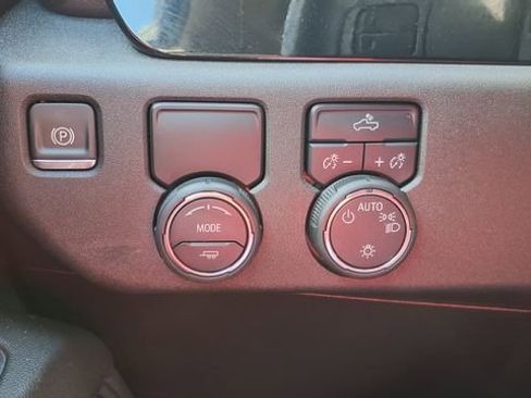 Used 2025 Chevrolet Silverado 1500 LT RWD image 28