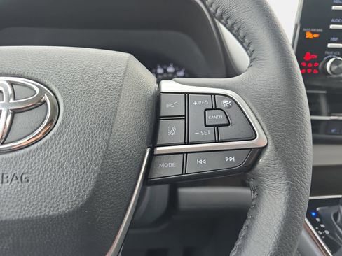 Used 2023 Toyota Sienna XLE image 19