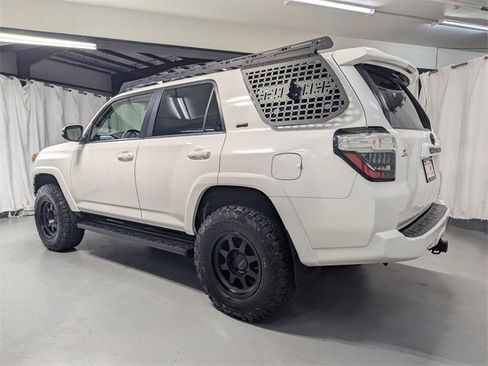 Used 2018 Toyota 4Runner SR5 Premium image 4