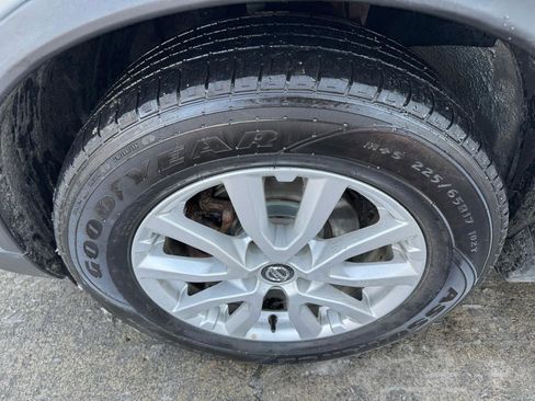 Used 2019 Nissan Rogue SV image 16