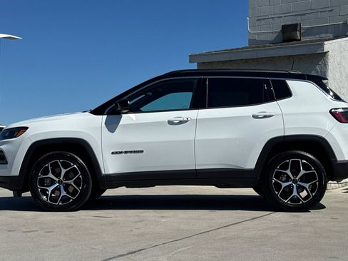 Used 2025 Jeep Compass Limited image 6